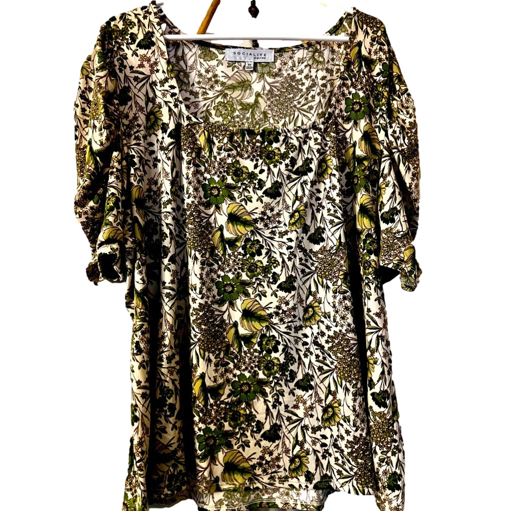 NWOT Soft Jersey, Floral pattern Boat Neck Top, 3/4 sleeves